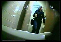Скрытая камера в туалете московского вуза